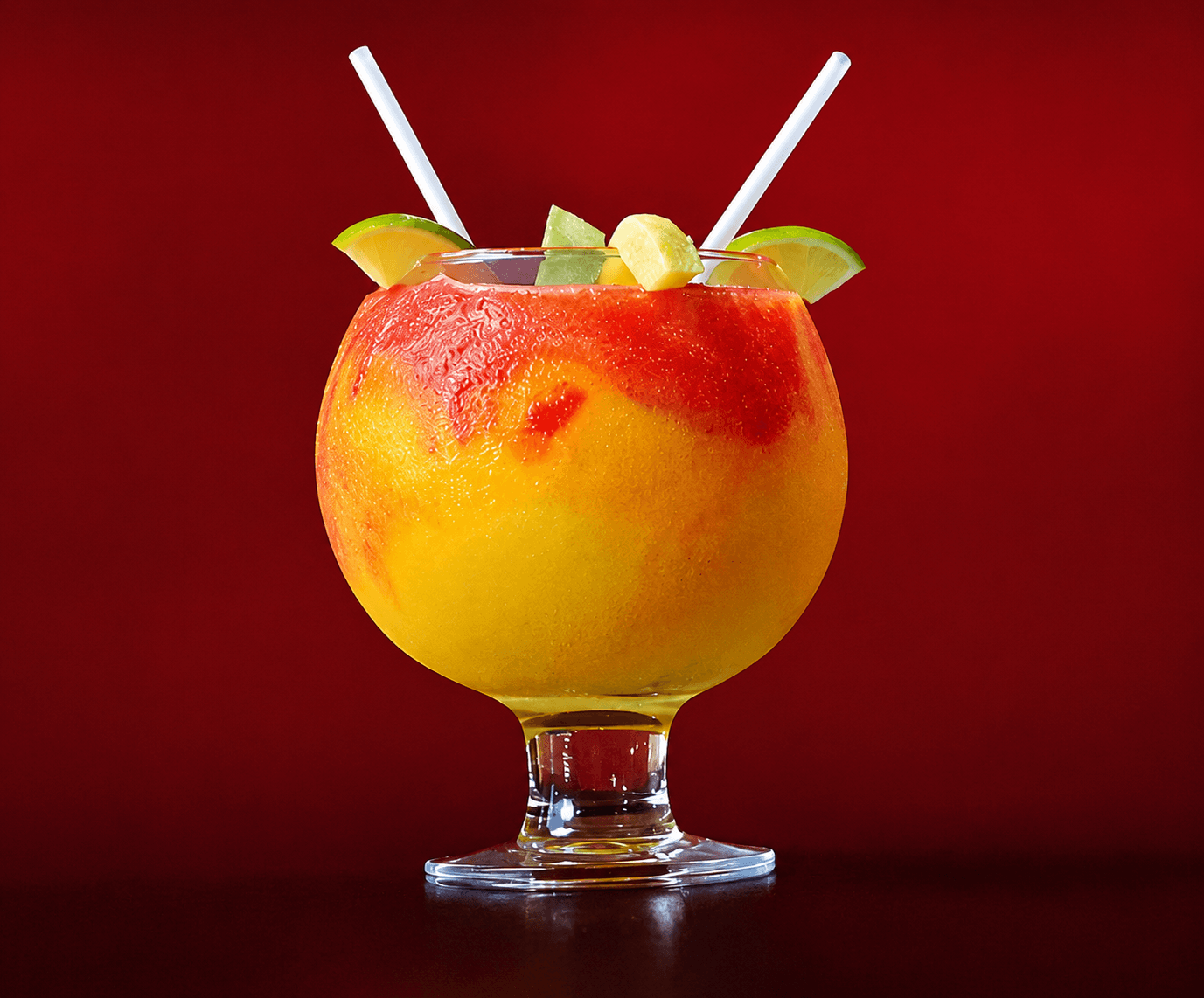 Litro de margarita de mango preparado con fruta
