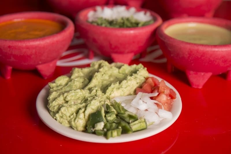 Entradas de Los Tacos Parrillada: frijoles charros y botanas para compartir